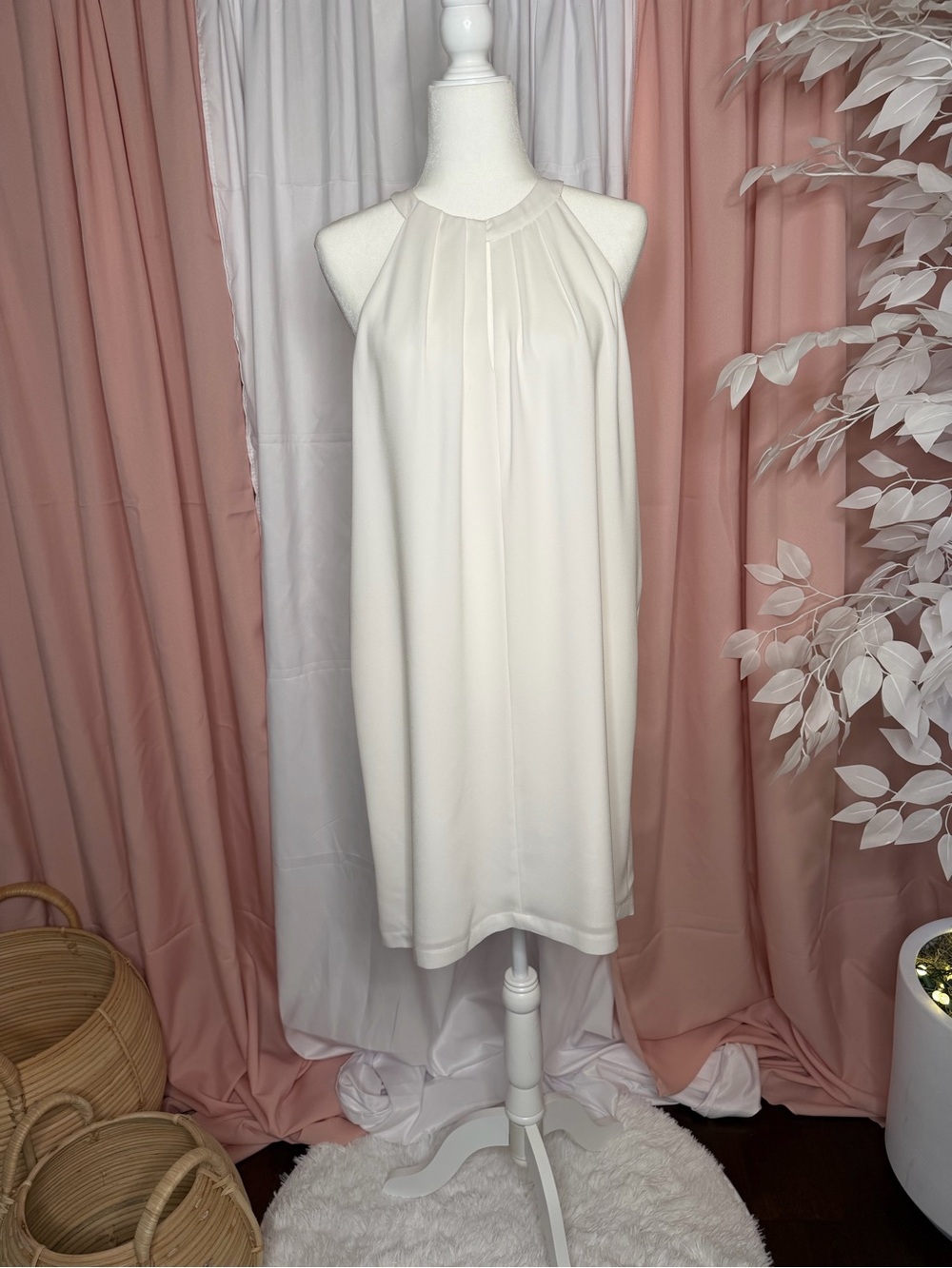 BCBGMAXAZRIA Ivory Halter Shift Dress | Keyhole Back | Pockets | Size Large